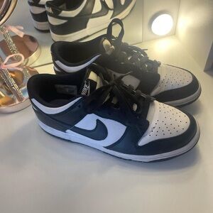 Nike Black and White Sneakers Classic Design